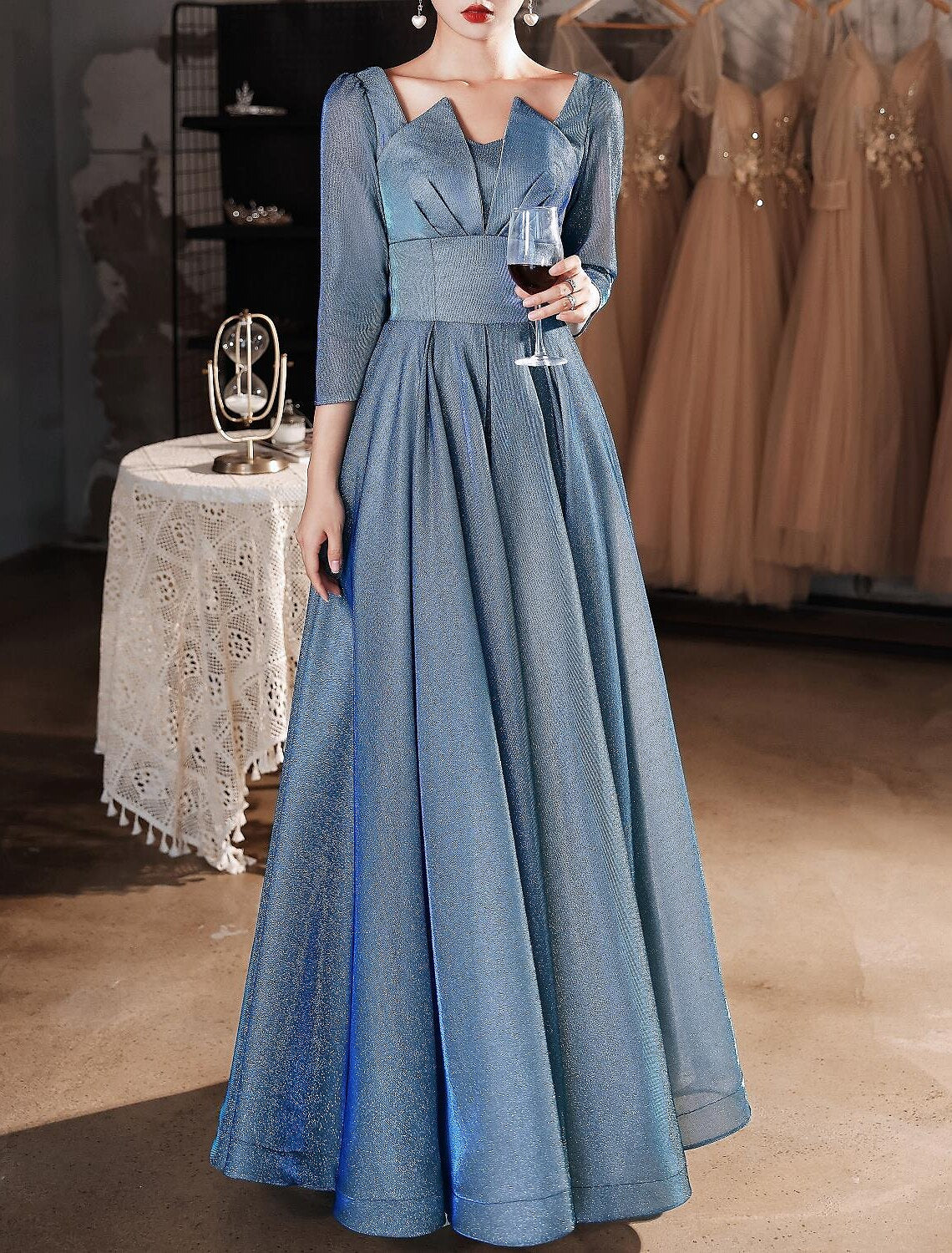 Abito da sera formale elegante con scollo a cuore, schiena a V, manica a 3/4, lunghezza al pavimento, in raso con eleganti cuciture in puro colore.